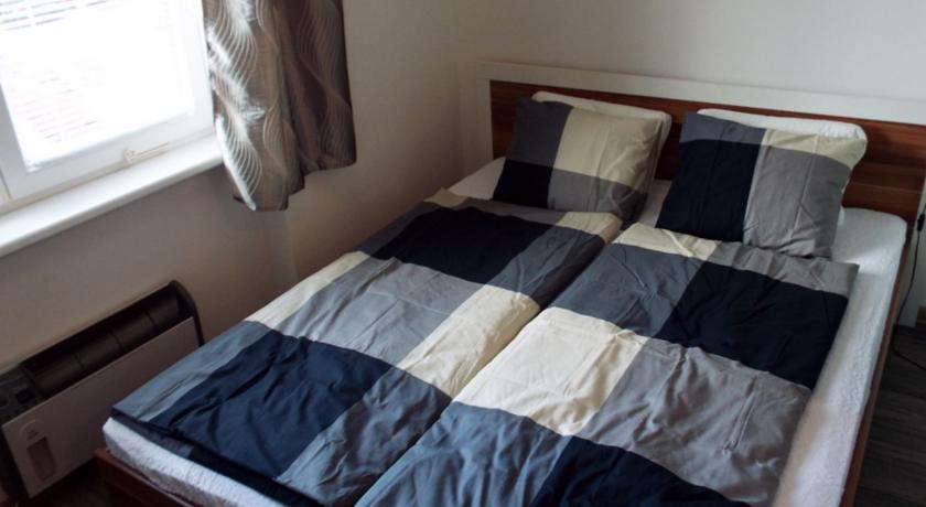 24 Hour-Self Check-In Apartment Namestie Svaeteho Egidia Πόπραντ Δωμάτιο φωτογραφία